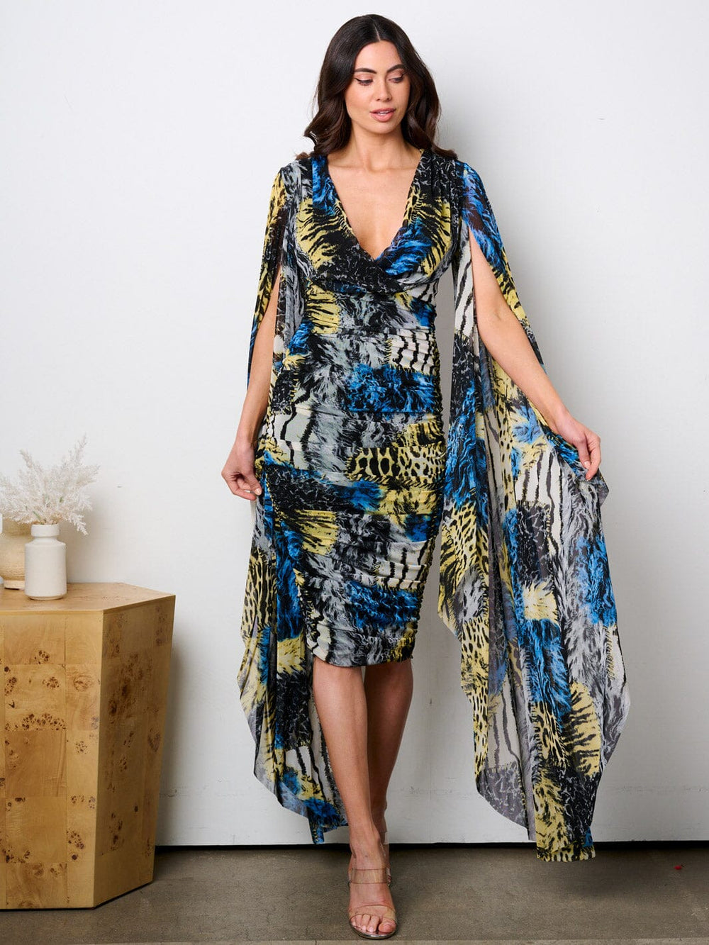 WOMEN'S LONG BELL SLEEVE V-NECK RUCHED ANIMAL PRINT MIDI DRESS