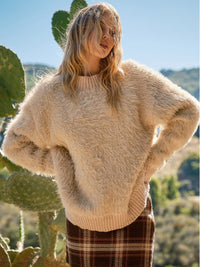 WOMEN'S LONG SLEEVE FUZZY PULLOVER SWEATER