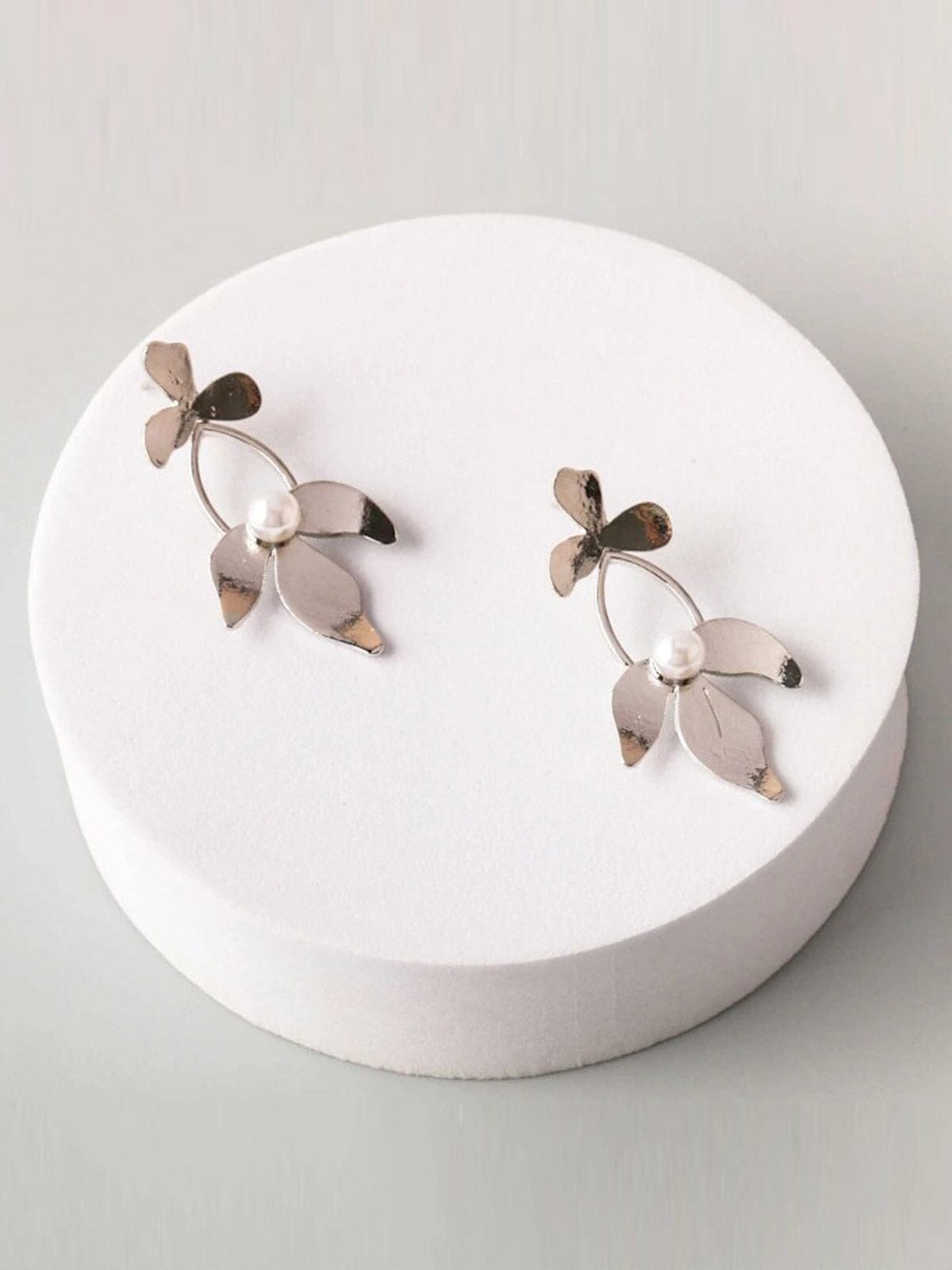 FASHION GOLD & SILVER PEARL FLOWER EARRINGS