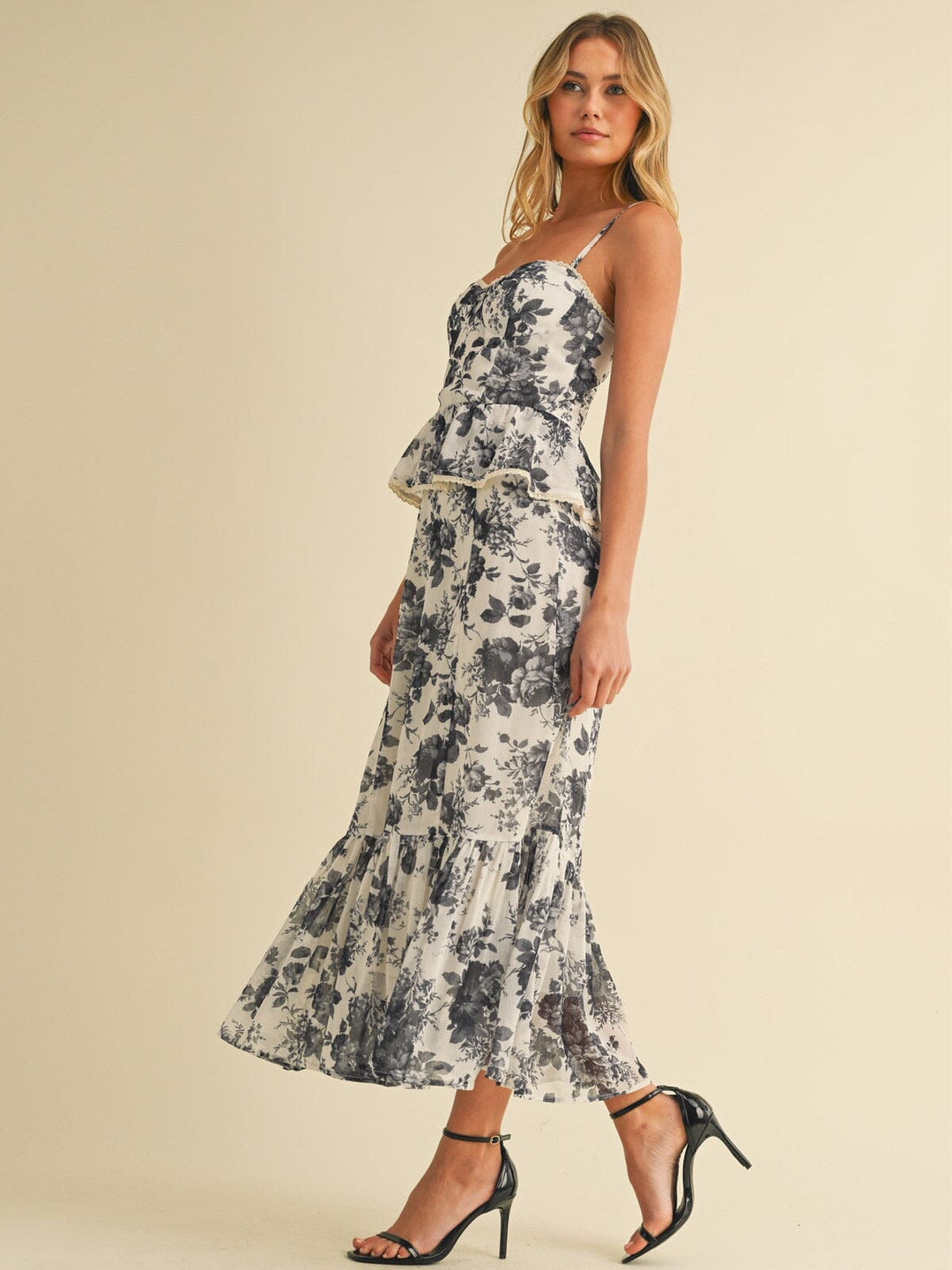 WOMEN'S SLEEVELESS SMOCK TIERED FLORAL MAXI DRESS