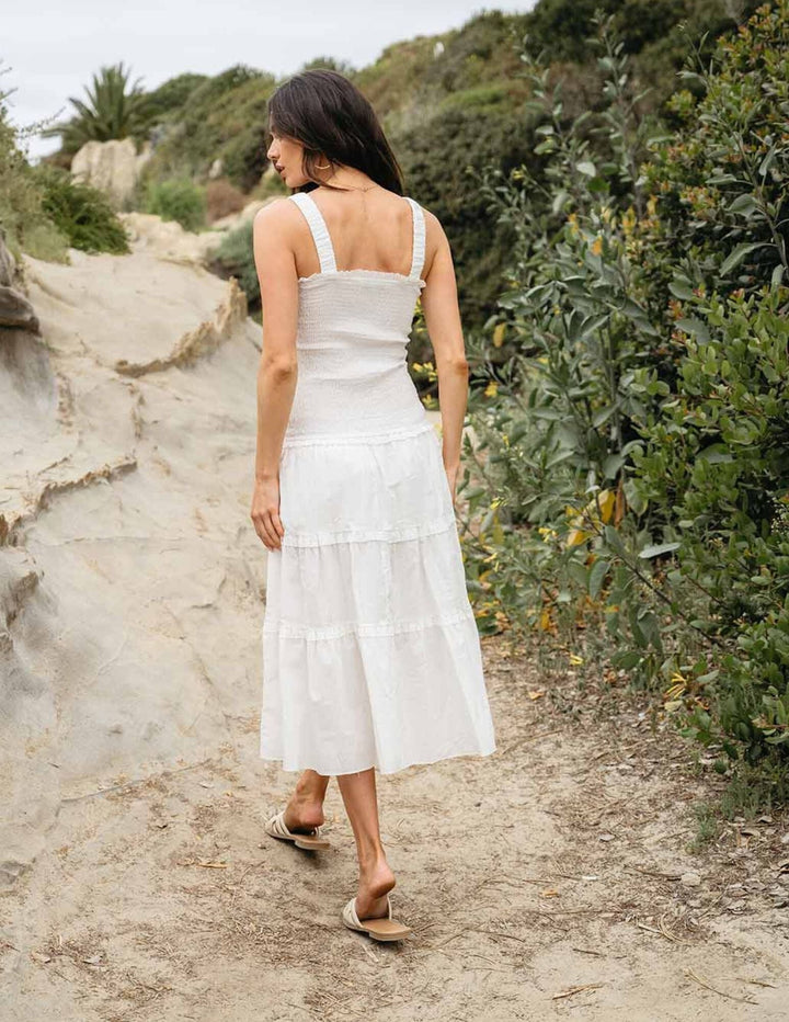WOMEN'S SLEEVELESS SMOCK FRONT SLIT TIERED MIDI DRESS