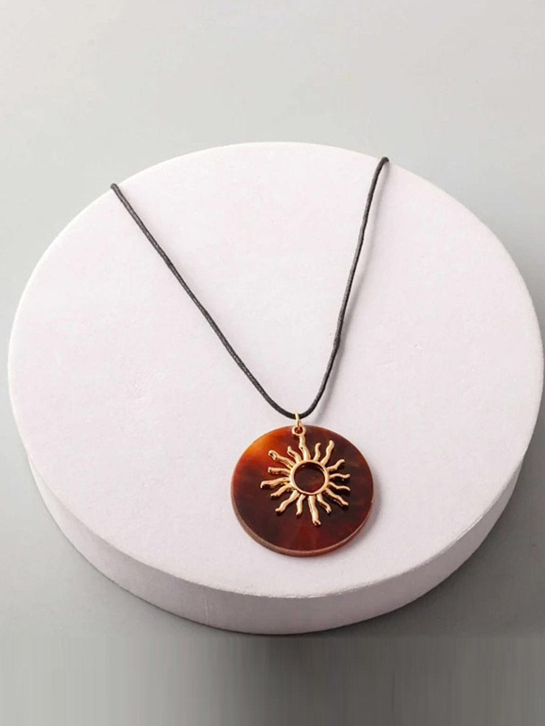 FASHION SUN PENDANT NECKLACE