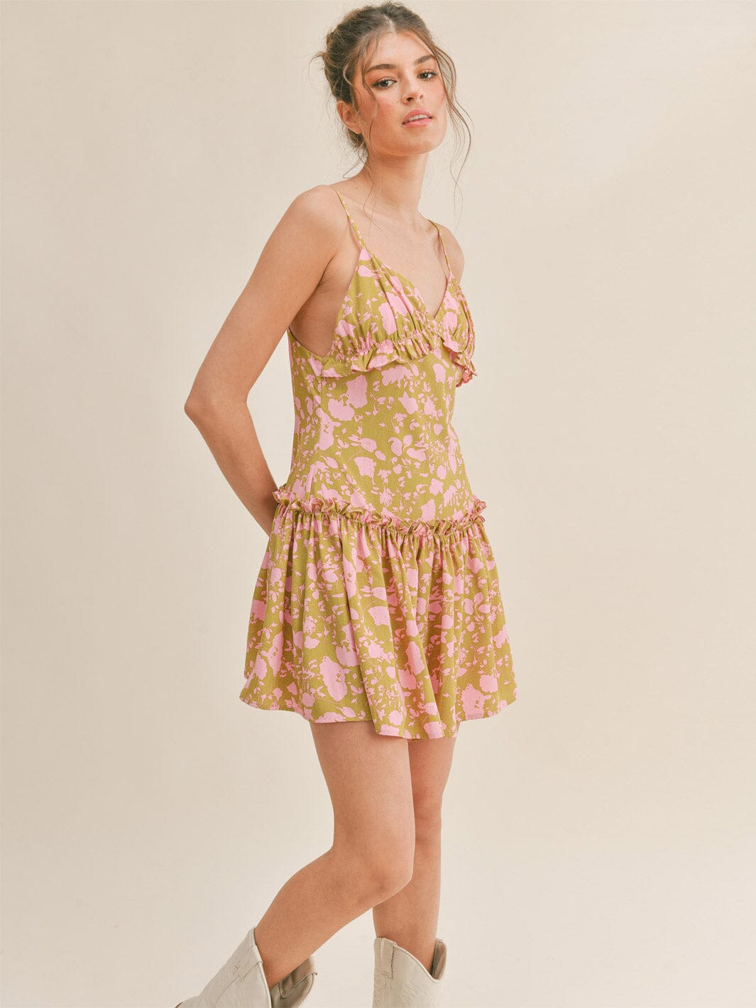 WOMEN'S SLEEVELESS V-NECK RUFFLE FLORAL MINI DRESS