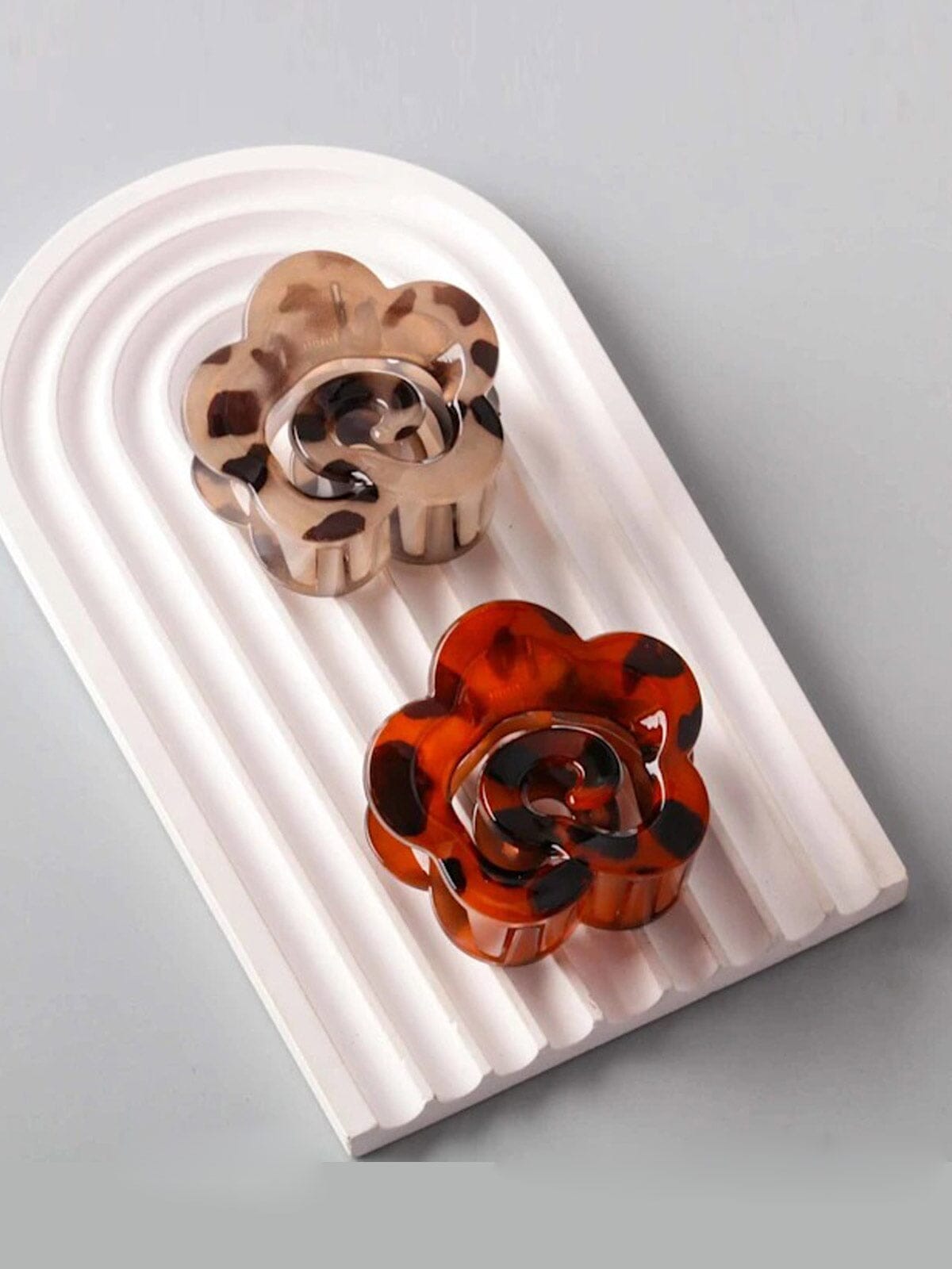 FASHION ASSORTED COLORS FLOWER ANIMAL PRINT HAIR CLAW CLIPS