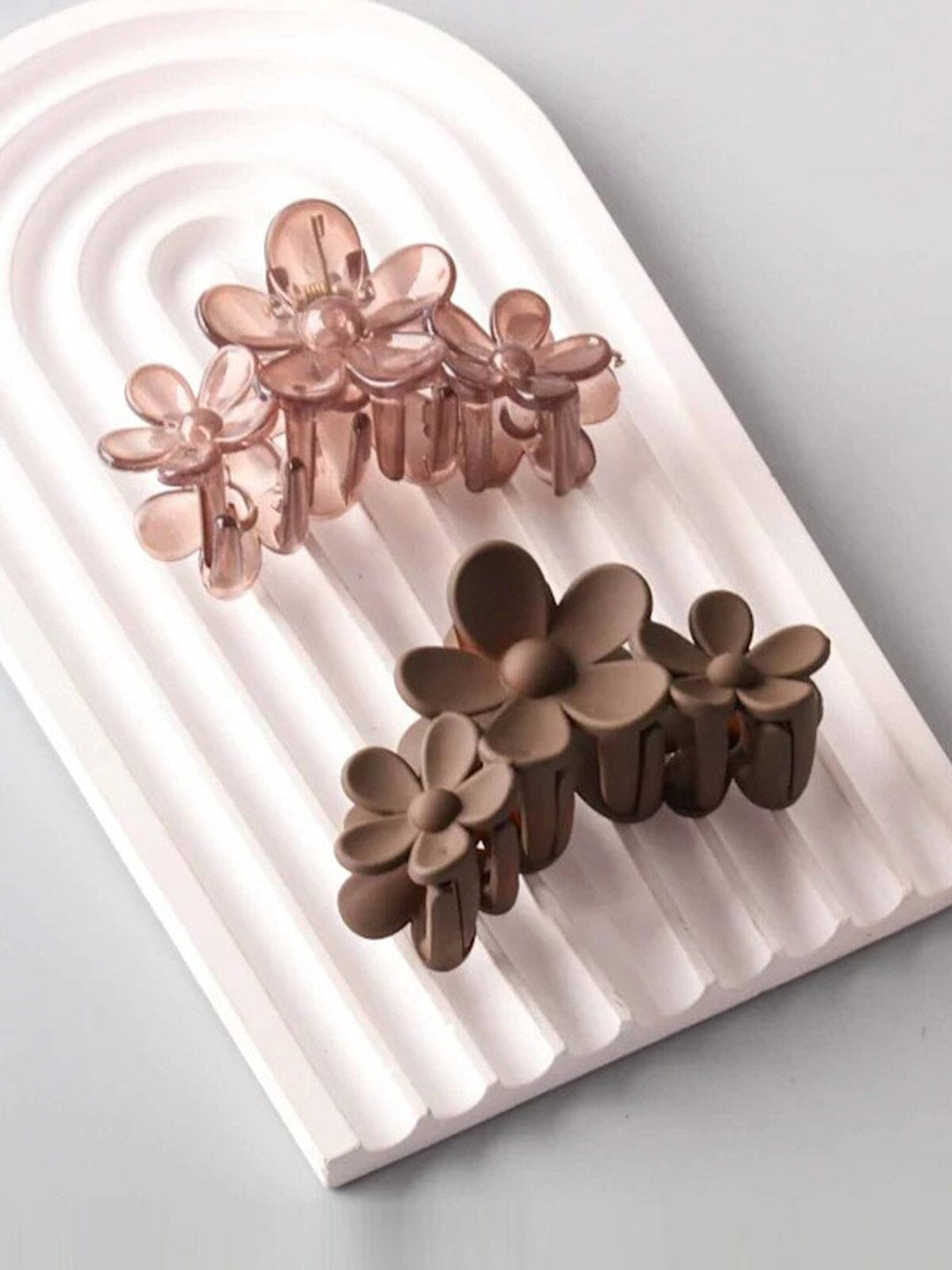 FASHION ASSORTED COLORS FLOWER HAIR CLAW CLIPS