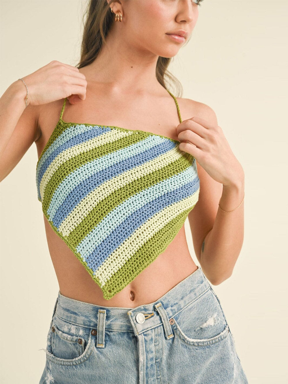 WOMEN'S SLEEVELESS OPEN BACK COLORBLOCK KNIT CROP TOP