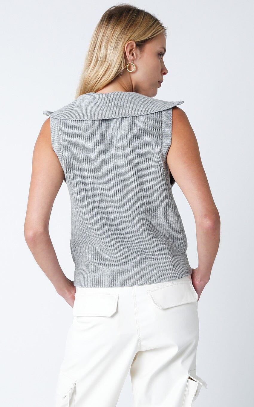 WOMEN'S SLEEVELESS ZIP UP KNIT TOP