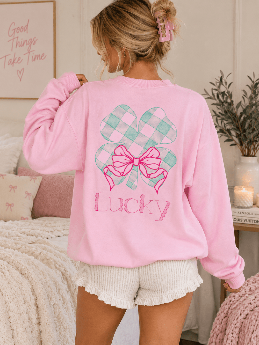 WOMEN'S LONG SLEEVE CLOVER LUCKY STITCHED GRAPHIC PULLOVER SWEATER