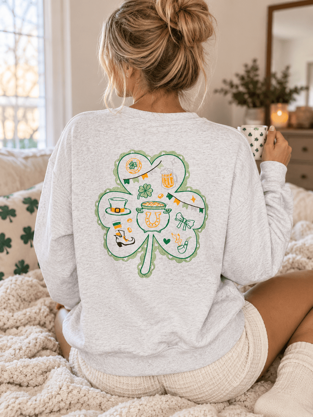 WOMEN'S LONG SLEEVE CLOVER STITCHED GRAPHIC PULLOVER SWEATER