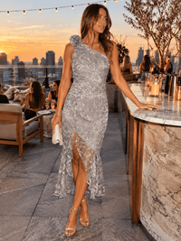 JUST ME WOMEN'S ONE SHOULDER RUFFLE HIGH-LOW SHIMMER FLORAL MIDI DRESS