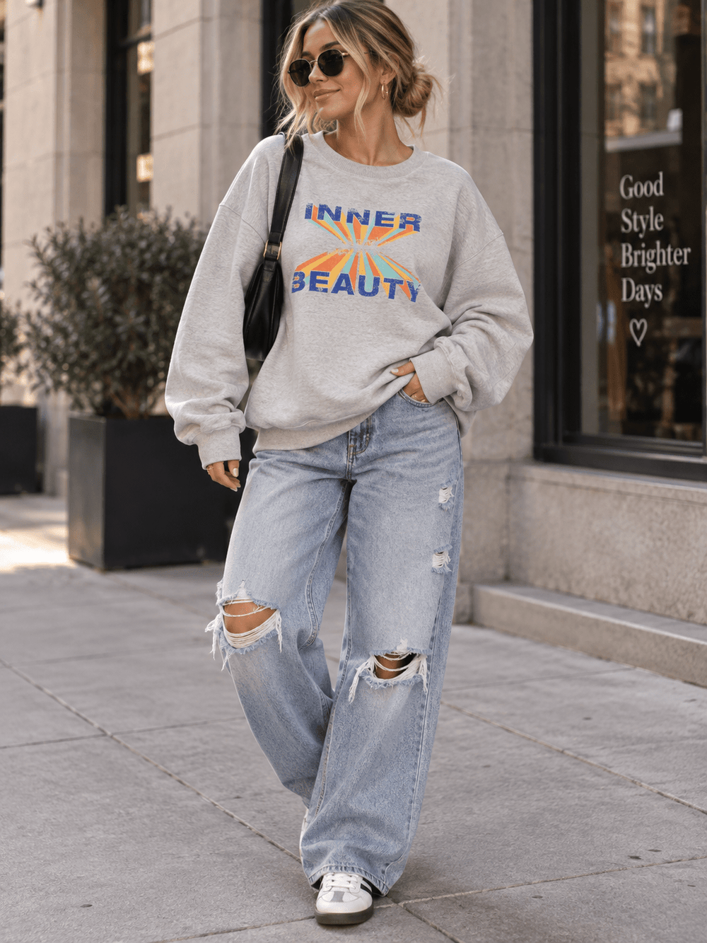 WOMEN'S LONG SLEEVE GRAPHIC PULLOVER SWEATER