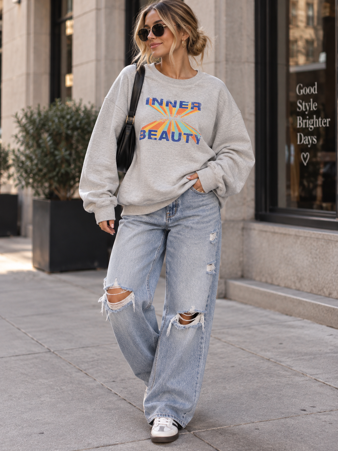 WOMEN'S LONG SLEEVE GRAPHIC PULLOVER SWEATER