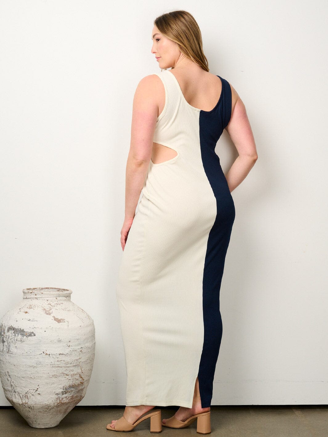 PLUS SIZE SLEEVELESS SIDE CUT OUT COLORBLOCK BODYCON MAXI DRESS