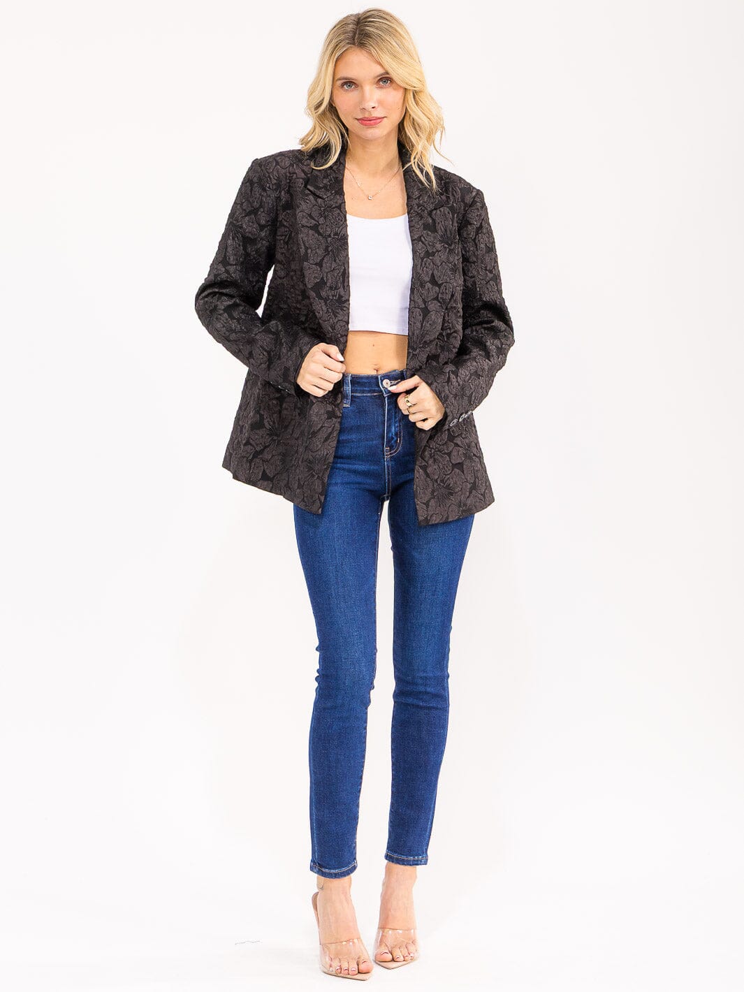 WOMEN'S LONG SLEEVE BUTTON CLOSURE FRONT FRONT POCKETS DETAILED BLAZER