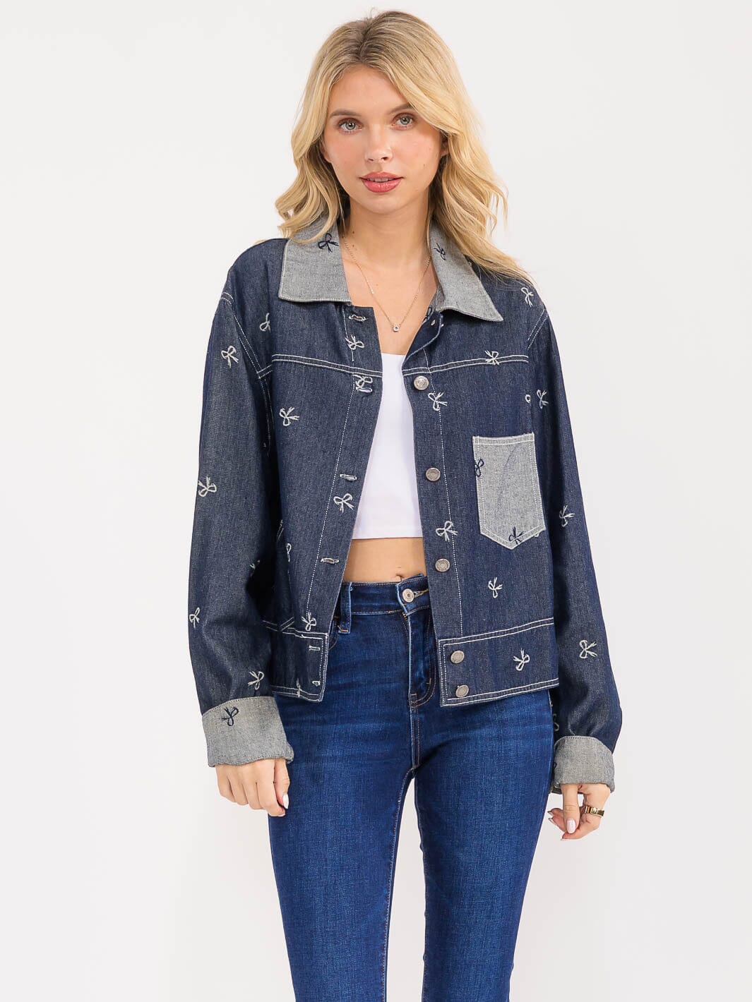 WOMEN'S LONG SLEEVE BUTTON CLOSURE FRONT POCKETS BOW PRINT DENIM JACKET