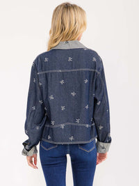 WOMEN'S LONG SLEEVE BUTTON CLOSURE FRONT POCKETS BOW PRINT DENIM JACKET