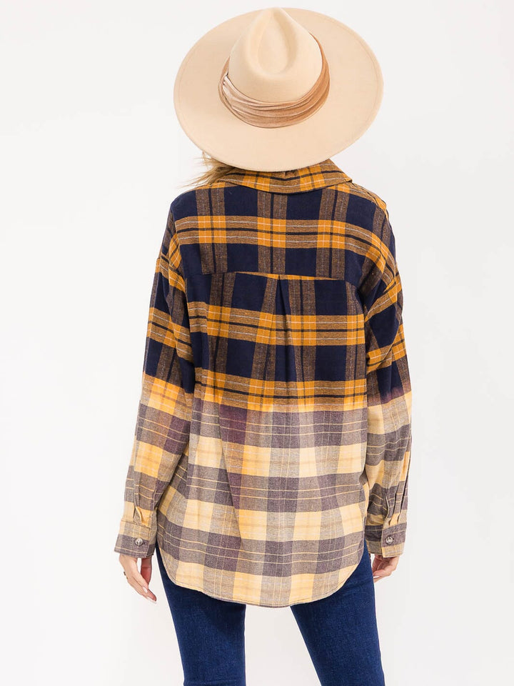 WOMEN'S LONG SLEEVE BUTTON UP FRONT POCKET PLAID TOP