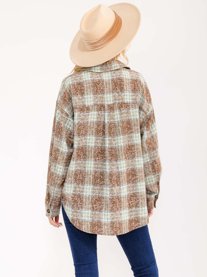 WOMEN'S LONG SLEEVE BUTTON CLOSURE FRONT POCKET PLAID SHIRT