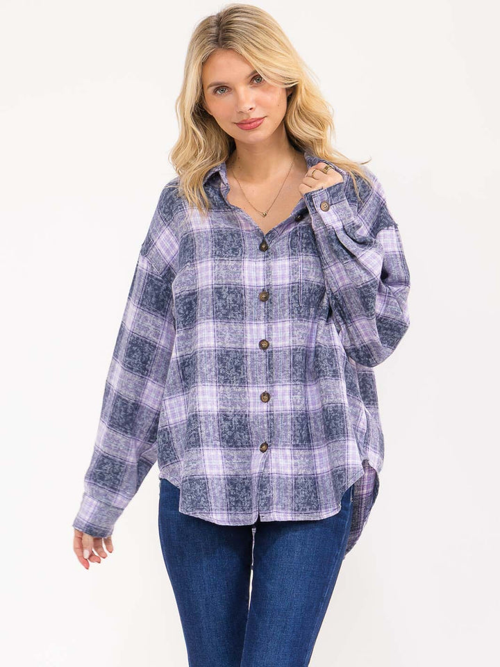 WOMEN'S LONG SLEEVE BUTTON CLOSURE FRONT POCKET PLAID SHIRT