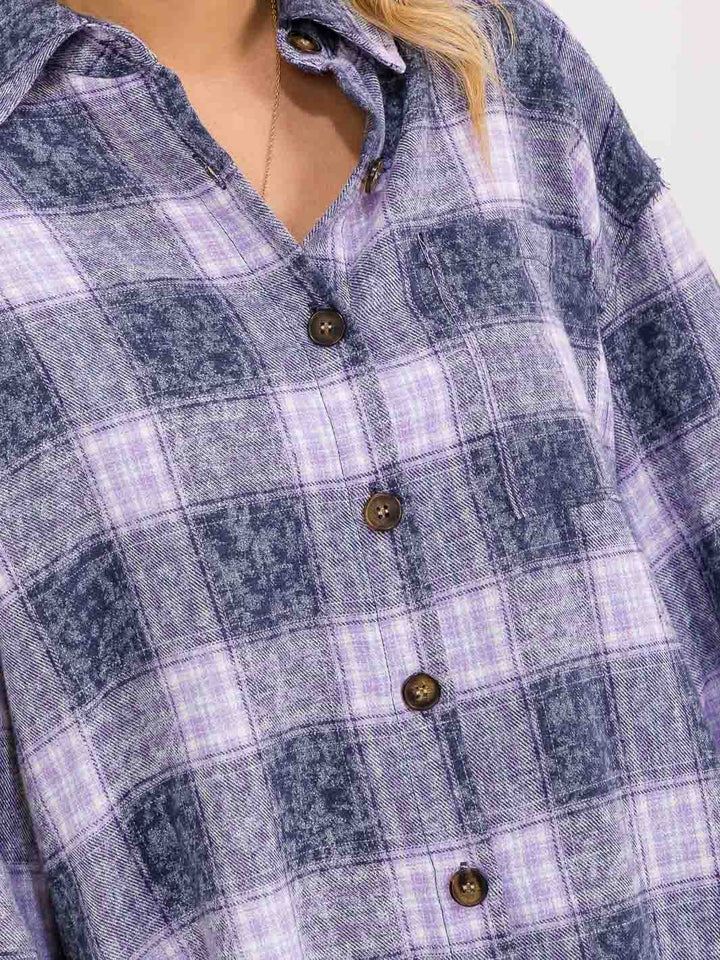 WOMEN'S LONG SLEEVE BUTTON CLOSURE FRONT POCKET PLAID SHIRT