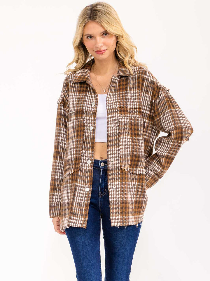 WOMEN'S LONG SLEEVE BUTTON CLOSURE FRONT POCKETS PLAID SHACKET