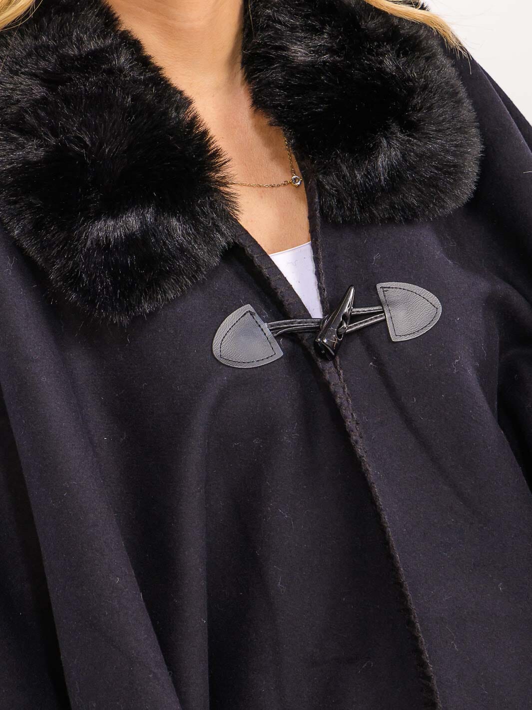 WOMEN'S BUTTON CLOSURE FAUX FUR COLLAR WRAP PONCHO
