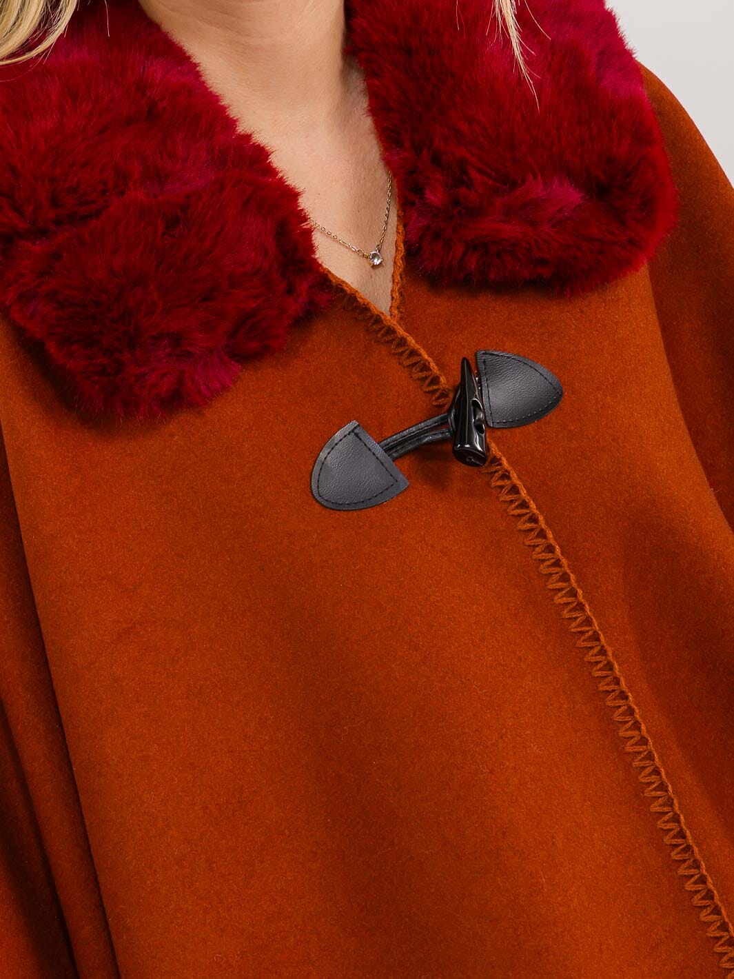 WOMEN'S BUTTON CLOSURE FAUX FUR COLLAR WRAP PONCHO