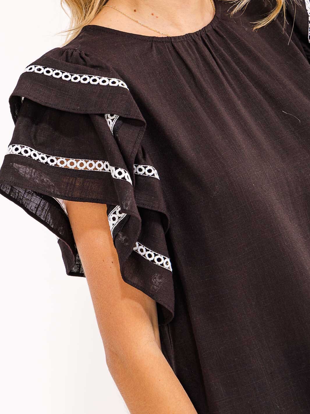 WOMEN'S SHORT RUFFLE SLEEVE TRIM DETAILED LINEN BLOUSE