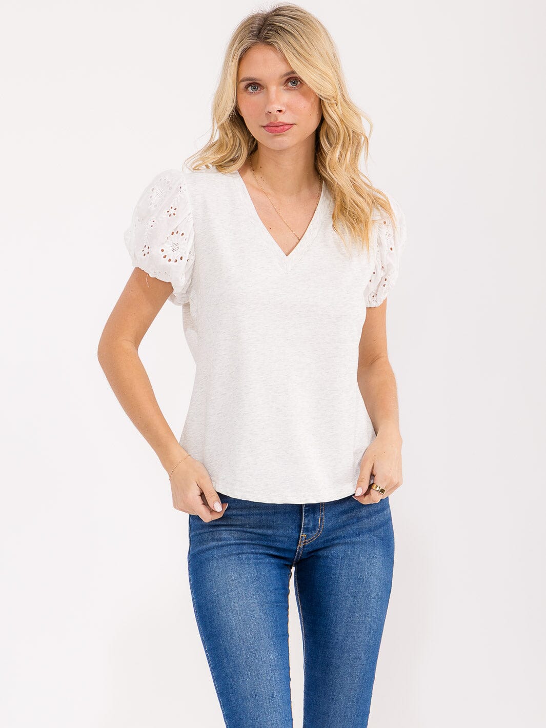WOMEN'S SHORT EYELET SLEEVE V-NECK CONTRAST TOP
