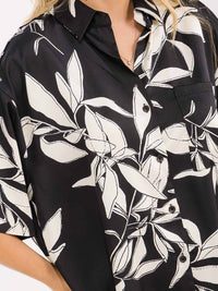 WOMEN'S SHORT SLEEVE BUTTON CLOSURE FRONT POCKET FLORAL OVERSIZED SHIRT