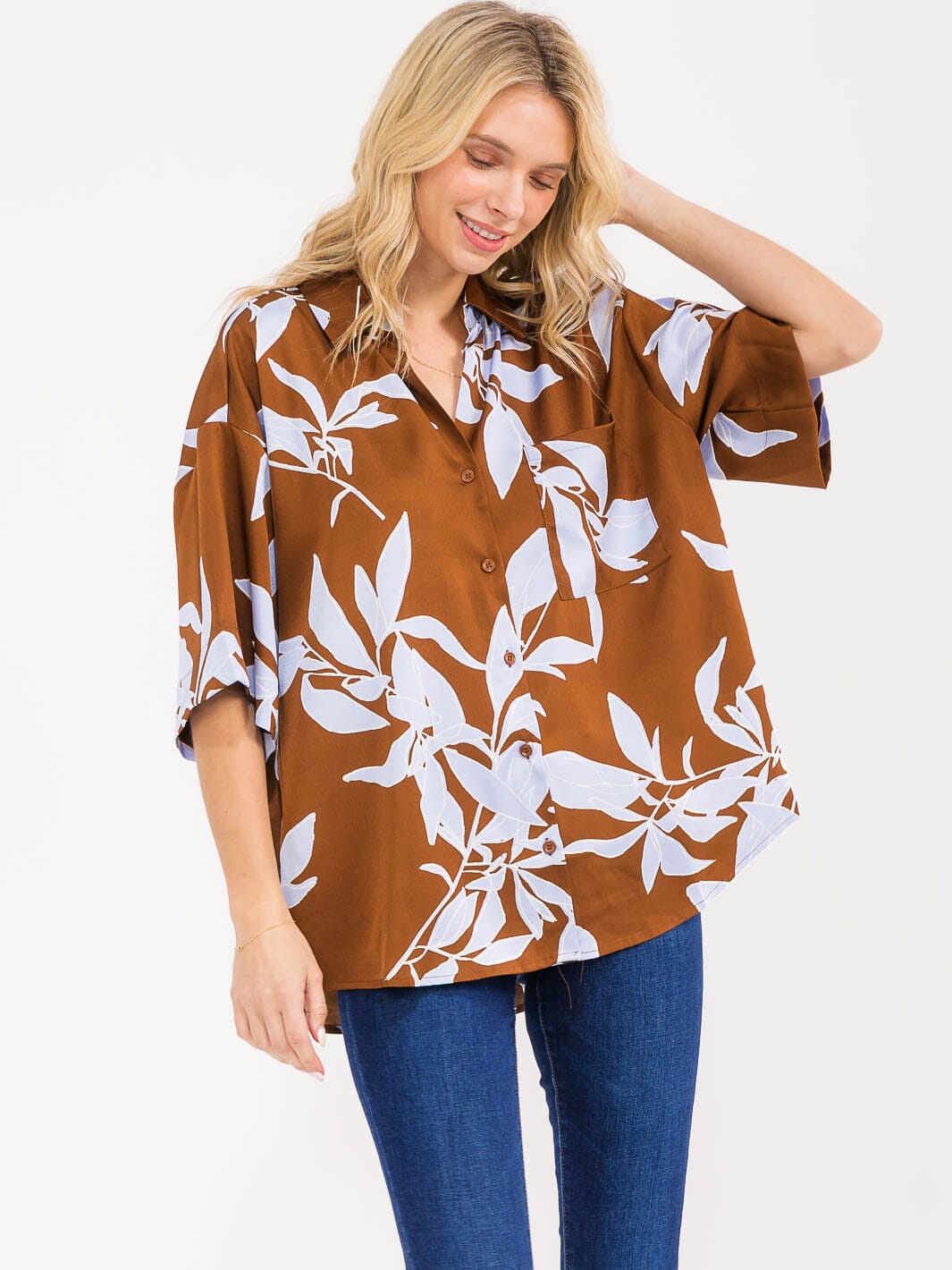 WOMEN'S SHORT SLEEVE BUTTON CLOSURE FRONT POCKET FLORAL OVERSIZED SHIRT