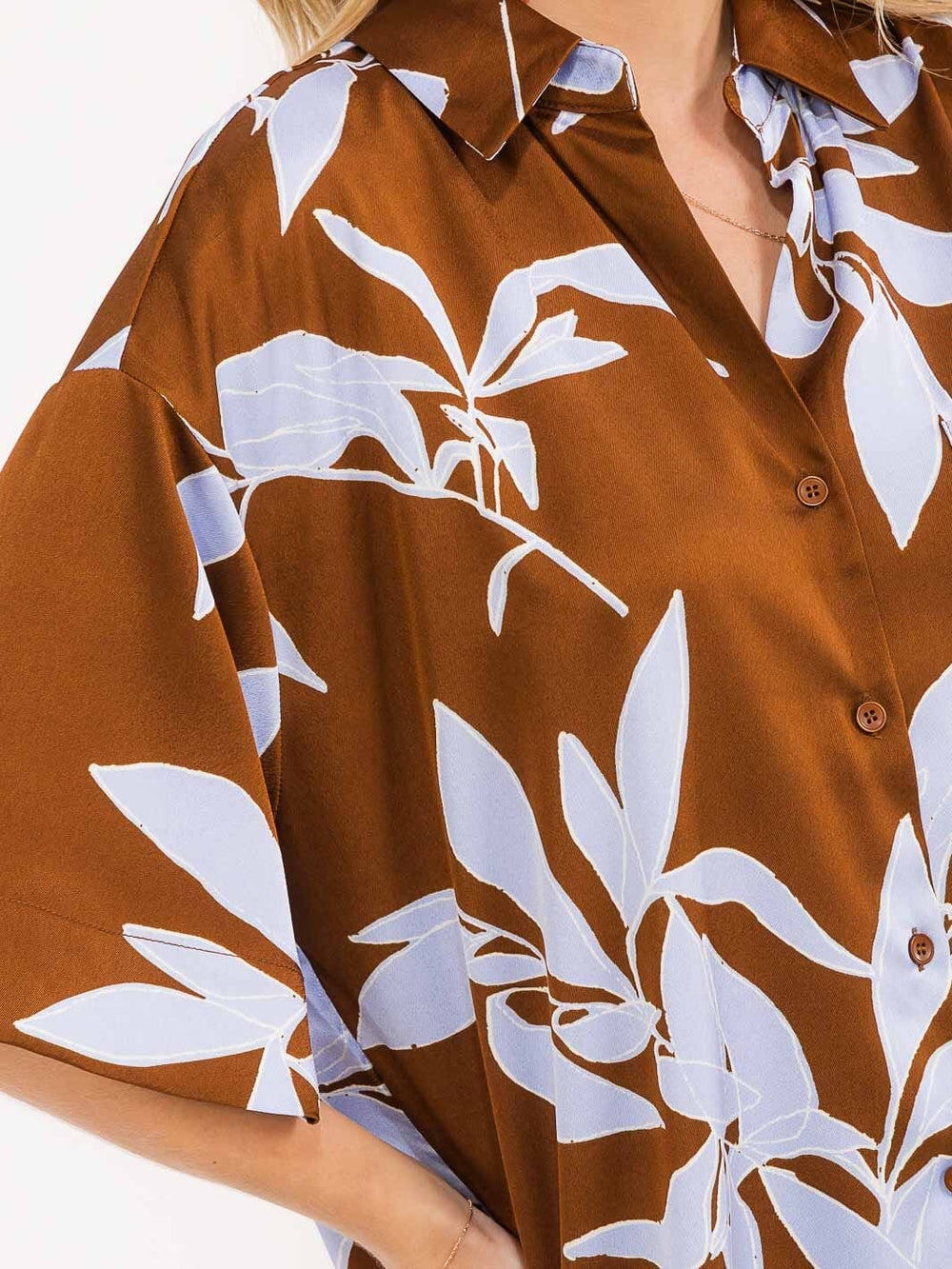 WOMEN'S SHORT SLEEVE BUTTON CLOSURE FRONT POCKET FLORAL OVERSIZED SHIRT