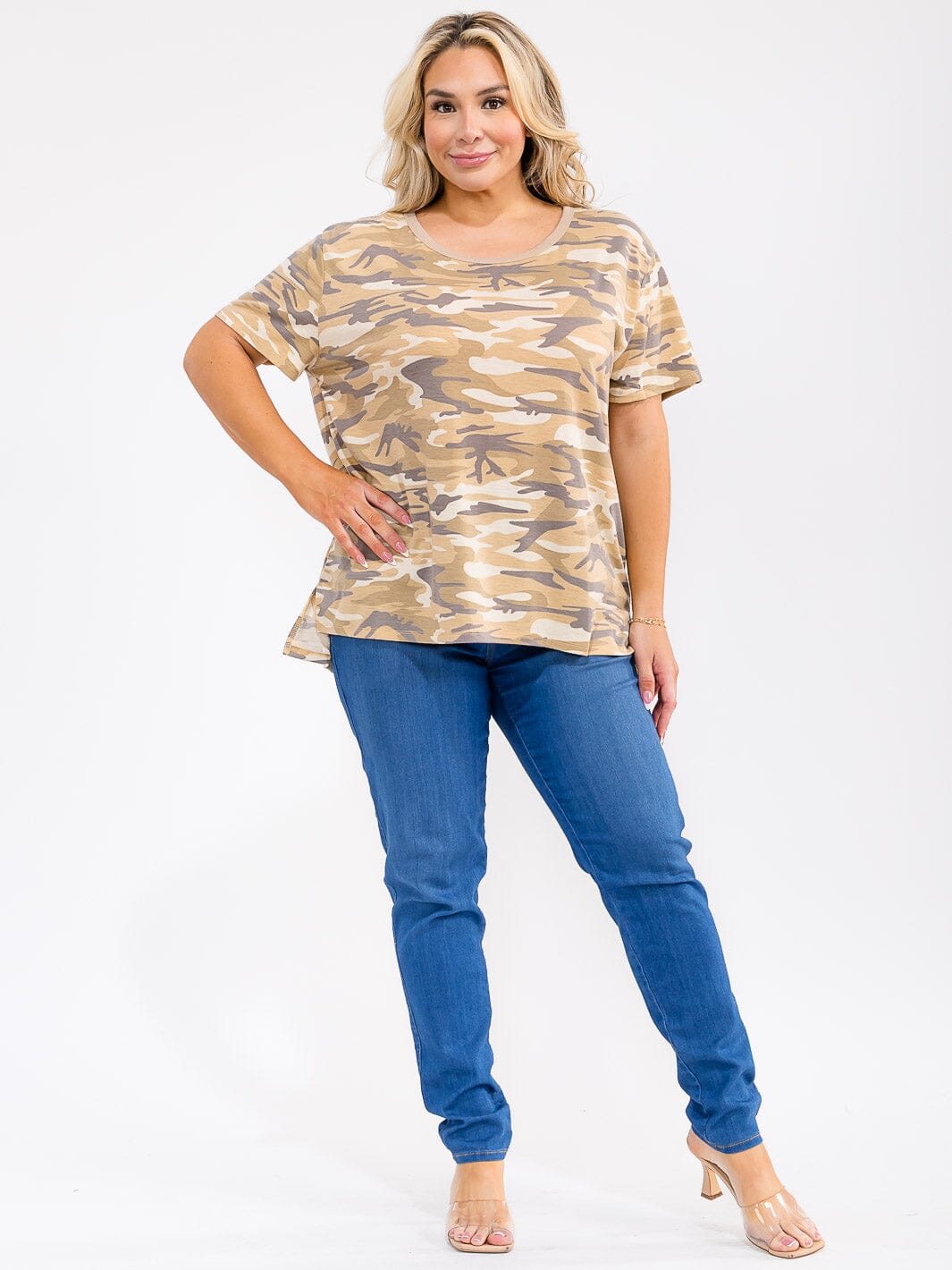 PLUS SIZE SHORT SLEEVE CAMO PRINT BASIC TOP