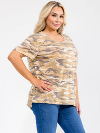 PLUS SIZE SHORT SLEEVE CAMO PRINT BASIC TOP