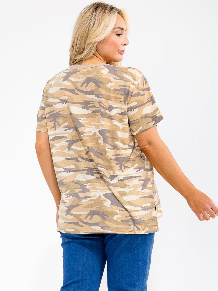 PLUS SIZE SHORT SLEEVE CAMO PRINT BASIC TOP
