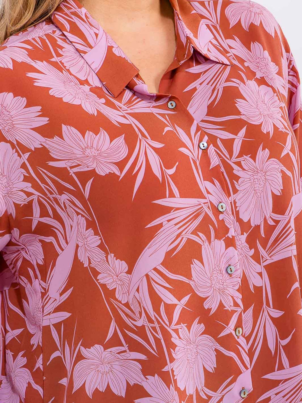 PLUS SIZE LONG SLEEVE BUTTON UP HIGH LOW LEAF PRINT TOP