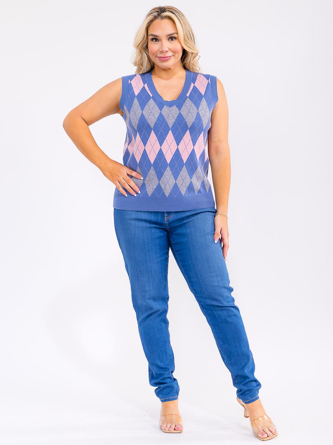 PLUS SIZE SLEEVELESS V-NECK MULTI PRINT TOP