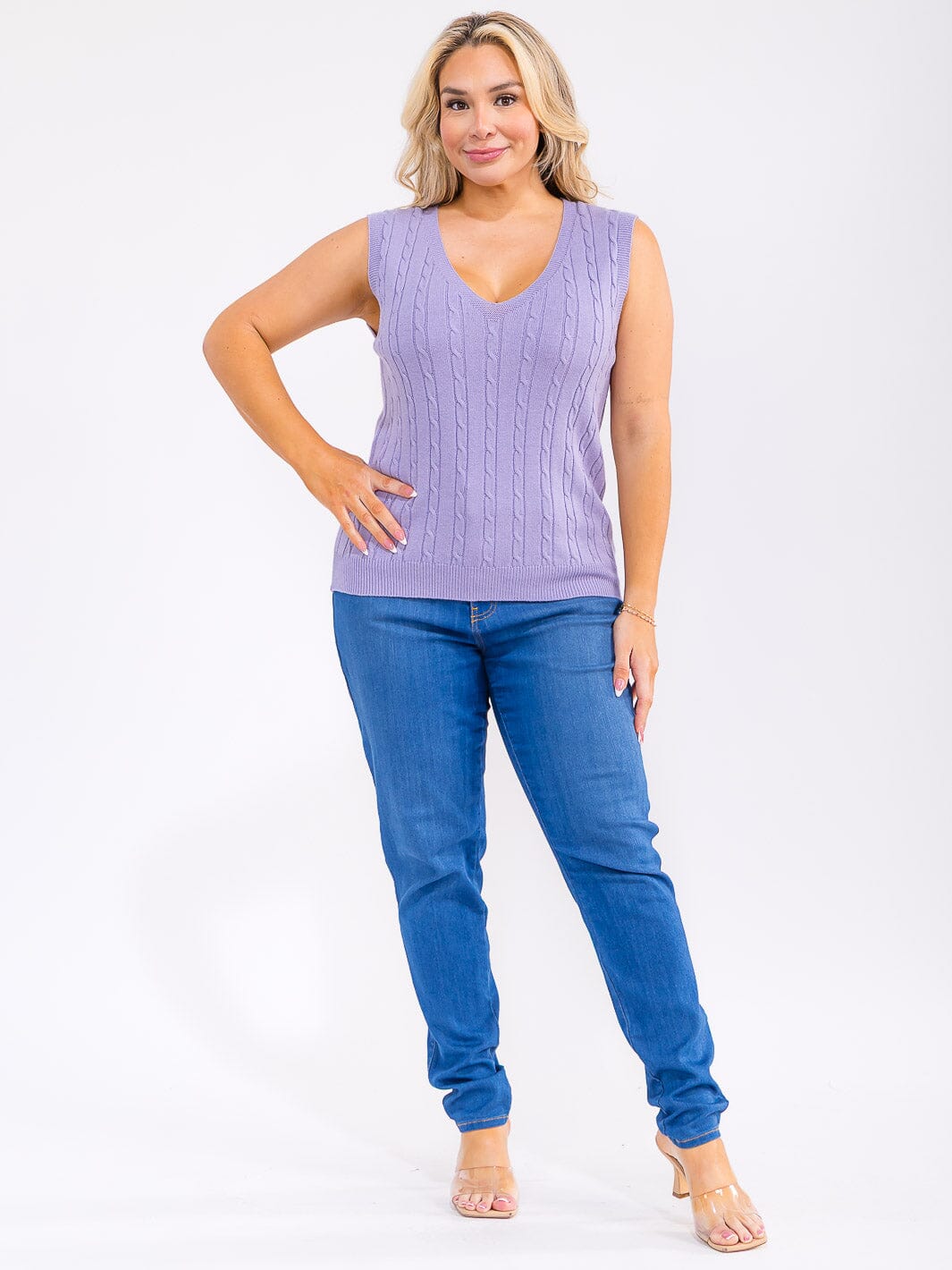 PLUS SIZE SLEEVELESS V-NECK CABLE KNIT TOP