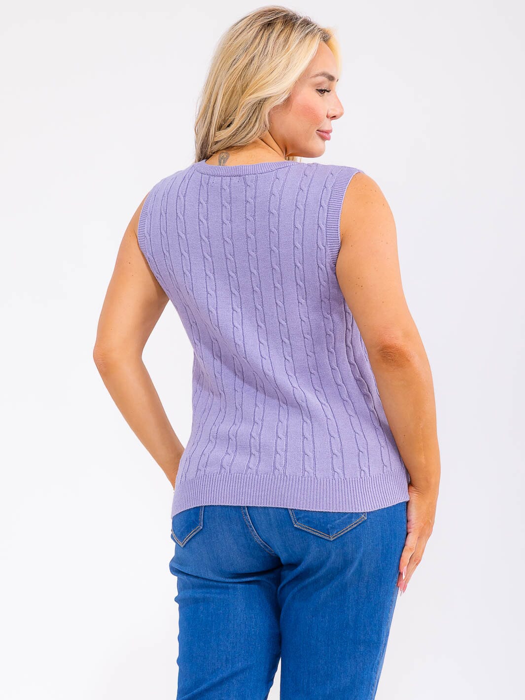 PLUS SIZE SLEEVELESS V-NECK CABLE KNIT TOP