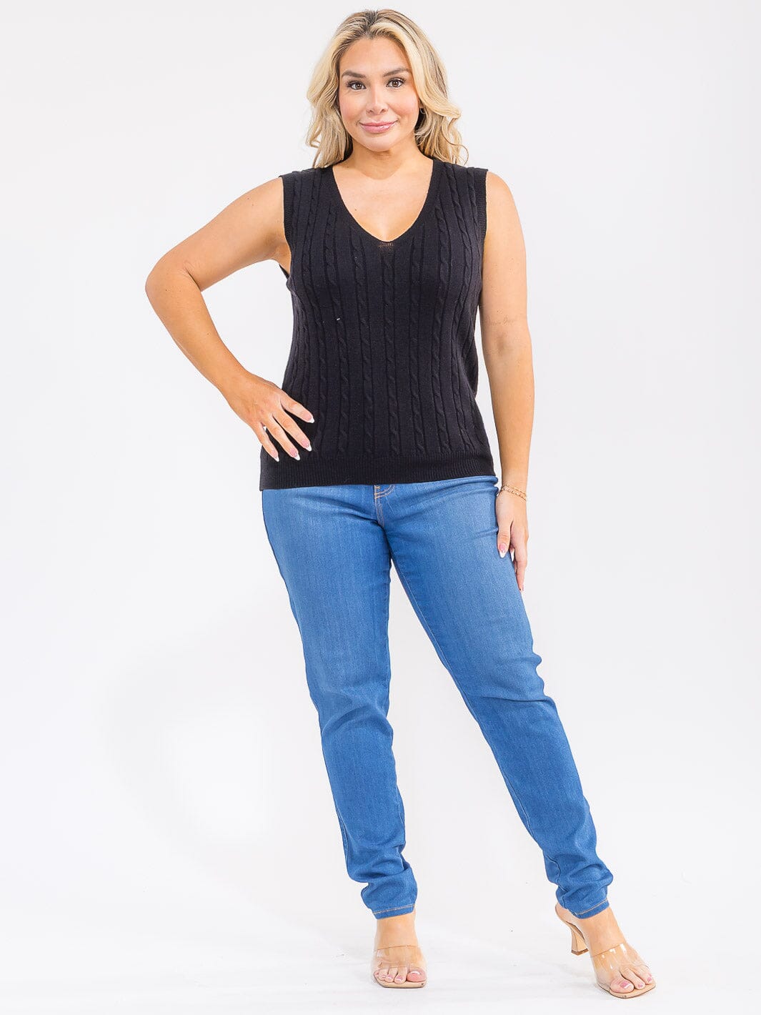 PLUS SIZE SLEEVELESS V-NECK CABLE KNIT TOP