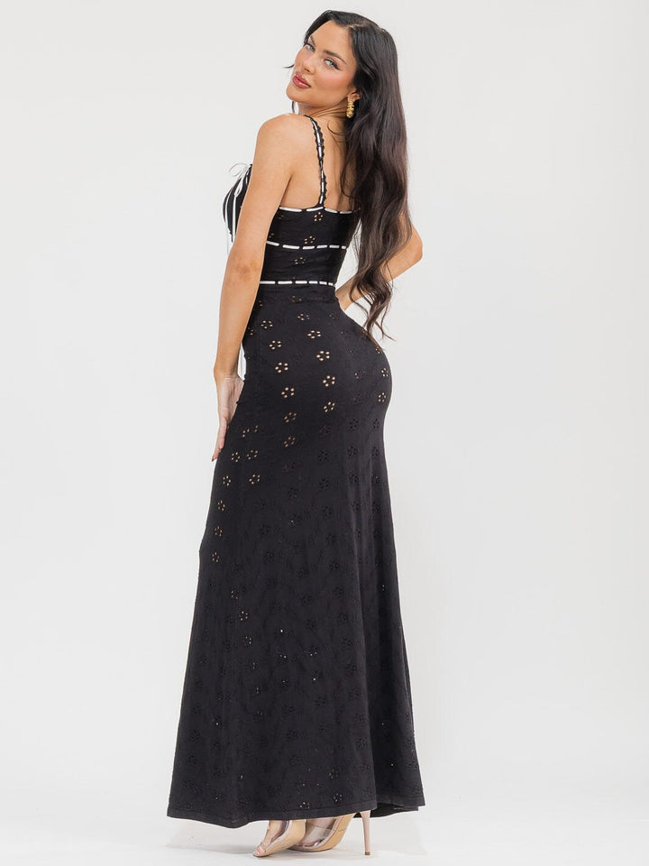 WOMEN'S SLEEVELESS EYELET LACE DETAILED BODYCON MAXI DRESS