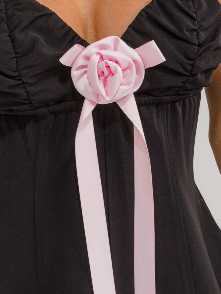 WOMEN'S SLEEVELESS V-NECK FLOWER DETAILED BABYDOLL MINI DRESS