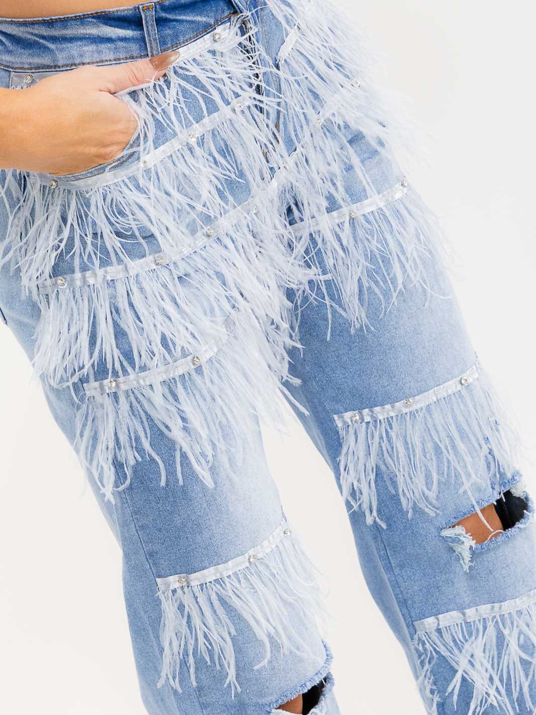 WOMEN'S BUTTON CLOSURE POCKETS FRINGE DETAILED STRAIGHT LEG DENIM DISTRESS PANTS