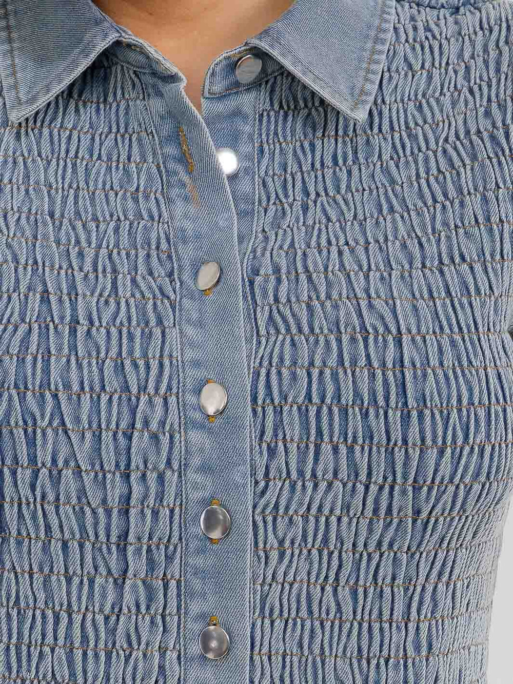 WOMEN'S SHORT SLEEVE BUTTON UP RUCHED DEMIN BLOUSE