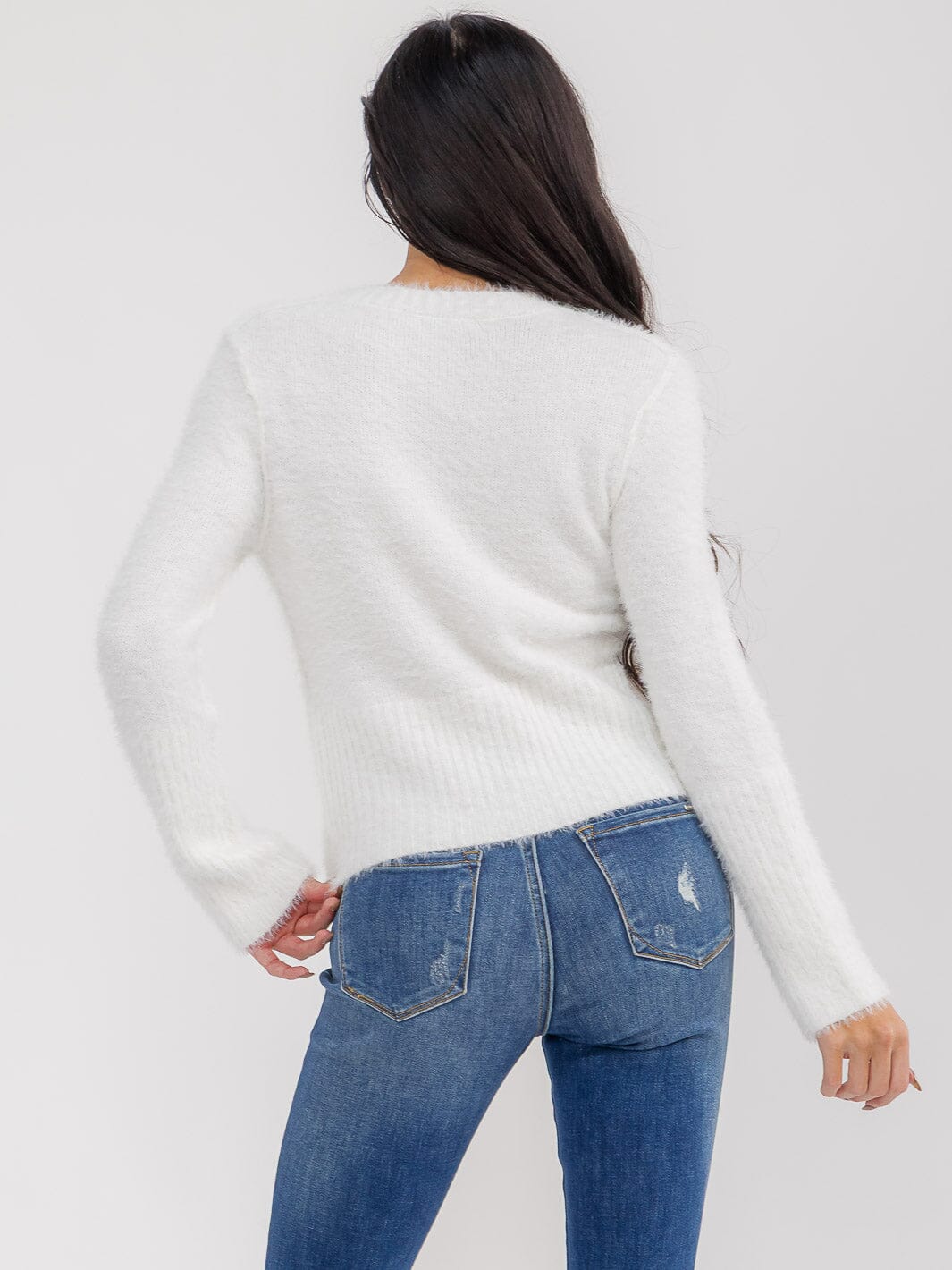 WOMEN'S LONG SLEEVE BUTTON CLOSURE FRONT POCKETS FUZZY SWEATER