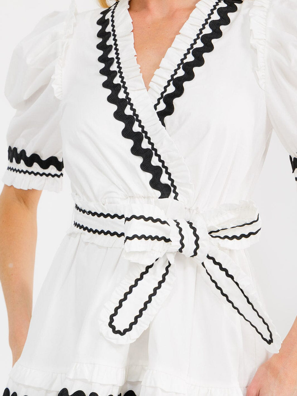 WOMEN'S SHORT SLEEVE DURPLICE SELF TIE FIT & FLARE TRIM DETAILED MINI DRESS