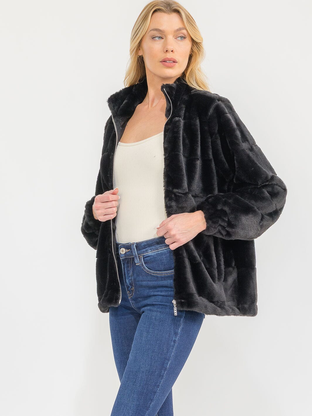 WOMEN'S LONG SLEEVE ZIPPER CLOSURE FRONT POCKETS FAUX FUR JACKET