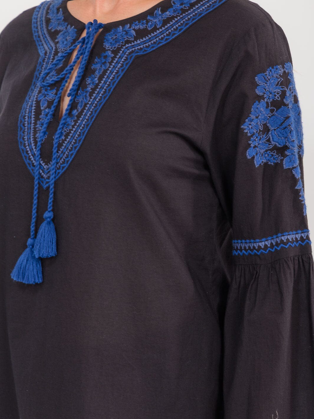 WOMEN'S LONG BELL SLEEVE V-NECK EMBROIDERY DETAILED TUNIC BLOUSE