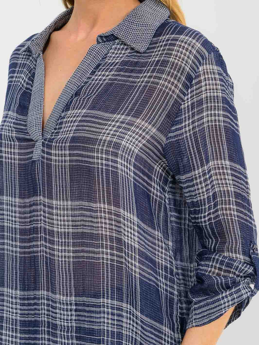 WOMEN'S LONG SLEEVE V-NECK BUTTON UP PLAID SHIRT