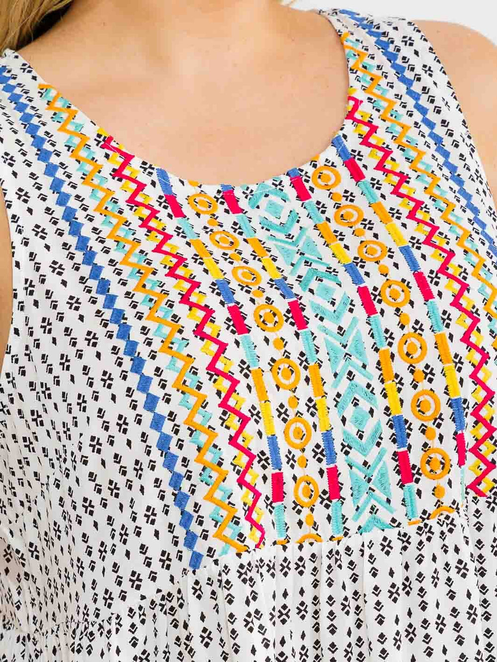 PLUS SIZE SLEEVELESS MULTI EMBROIDERY TANK TOP